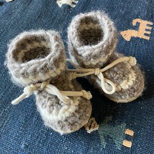 Baby wool booties